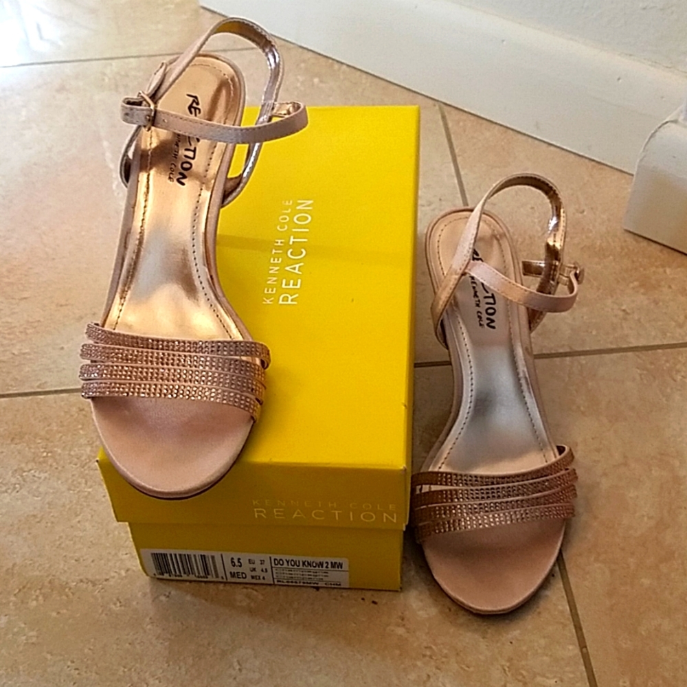 Kenneth Cole REACTION SIZE 6.5 Dressy metallic sandals